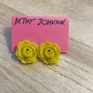 Betsey Johnson flower earring